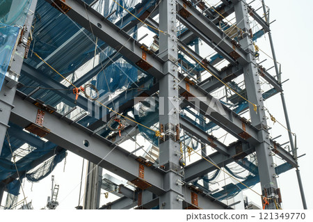 Steel frame construction: How to tension the life rope Steel frame construction: How to tension the life rope 121349770
