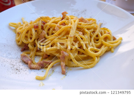 Classic pasta carbonara 121349795