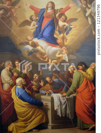 Altarpiece depicting Assumption of the Virgin Mary, work by Stefano Tofanelliin Cathedral of St.Martin in Lucca, Italy Altarpiece depicting Assumption of the Virgin Mary, work by Stefano Tofanelliin Cathedral of St.Martin in Lucca, Italy 121349796