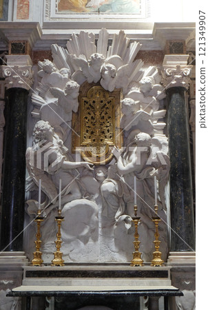 Altar in Chapel Cenami, high relief of Giovanni Baratta, Basilica of San Frediano, Lucca, Tuscany, Italy 121349907