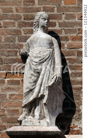 Statue on the portal of Saint Euphemia church in Verona, Italy 121349912