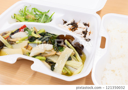 Delicious fried squid and vegetables with salt bento 121350032