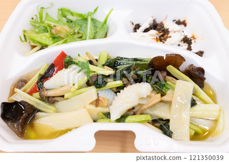 Delicious fried squid and vegetables with salt bento 121350039