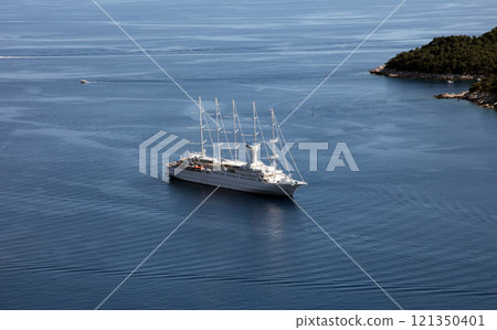 Cruiser arriving in Dubrovnik, Croatia Cruiser arriving in Dubrovnik, Croatia 121350401