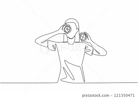 Single continuous line drawing women each holding an orange cut into two parts. Will be processed into a cold vitamin drink. Orange juice. National Vitamin C Day. One line design vector illustration 121350471