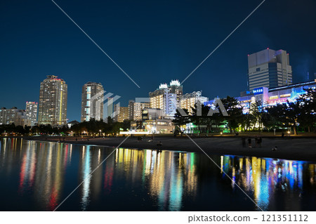 Sunset over Tokyo Bay, Rainbow Bridge and cityscape along the bay / Tokyo 121351112