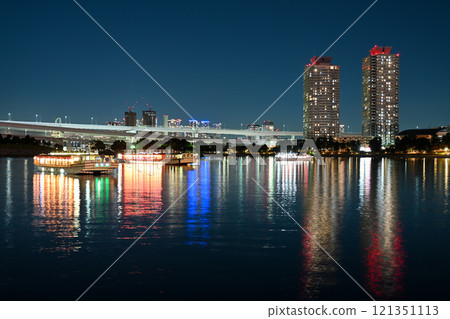 東京灣、彩虹橋和海灣城市景觀/東京的日落 東京灣、彩虹橋和海灣城市景觀/東京的日落 121351113