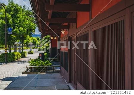 Yamashiro Onsen Hot Springs Inn Storefront 121351452