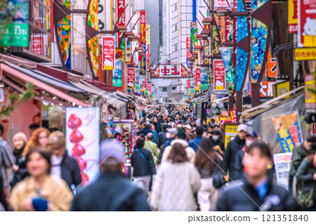日本東京市容年末，高中平行，阿美橫丁擠滿了外國遊客…邁向輝煌時代…=20日 121351840