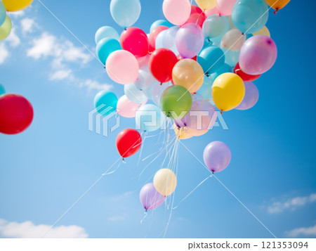 Lots of balloons flying in the sky 121353094