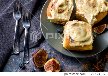Homemade cinnabons with cinnamon and cream cheese. Homemade cinnabons with cinnamon and cream cheese. 121353137
