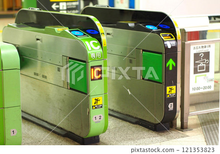 可使用智慧型手機入場的IC卡自動檢票機 121353823