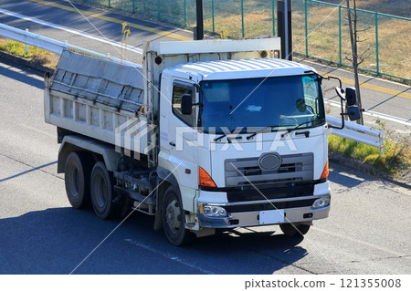 Dump truck image 121355008
