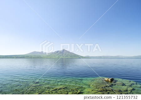 Fresh greenery of Lake Shikotsu, Mt. Tarumae, and Mt. Fuppushi, Chitose City 121355732