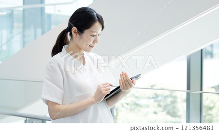 Nurse operating a tablet 121356481
