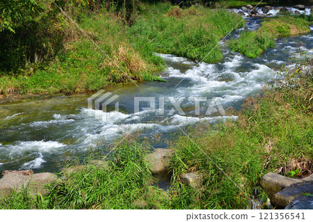 Early autumn scenery of the Usune River, a tributary of the Tone River, Numata City, Gunma Prefecture Early autumn scenery of the Usune River, a tributary of the Tone River, Numata City, Gunma Prefecture 121356541
