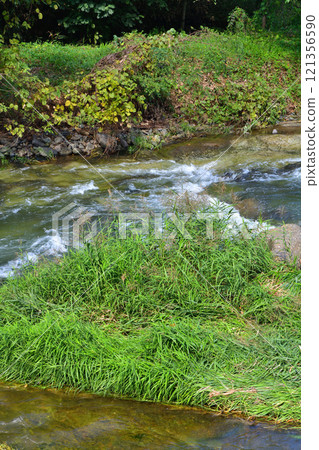 Early autumn scenery of the Usune River, a tributary of the Tone River, Numata City, Gunma Prefecture Early autumn scenery of the Usune River, a tributary of the Tone River, Numata City, Gunma Prefecture 121356590