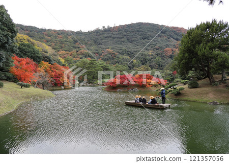 栗林公園南花園南湖、楓島楓橋秋葉、天入島日本船遊覽 121357056