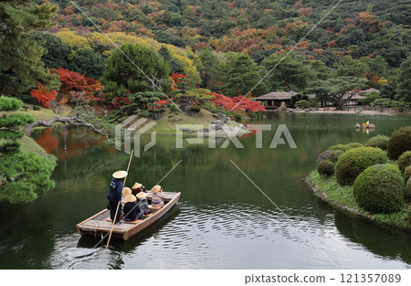 Ritsurin Garden's South Lake, a sightseeing boat and autumn leaves on the Kaede Bank and Kaede Island, Kikugetsutei 121357089