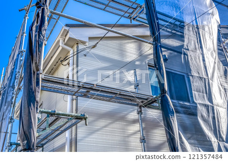 Repair work on exterior walls and roofs of detached houses Repair work on exterior walls and roofs of detached houses 121357484