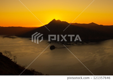 Morning comes to Lake Mashu 121357646