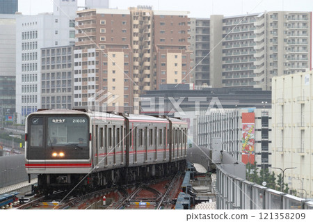 大阪地鐵禦堂筋線21系列車抵達箕面茅野站 大阪地鐵禦堂筋線21系列車抵達箕面茅野站 121358209