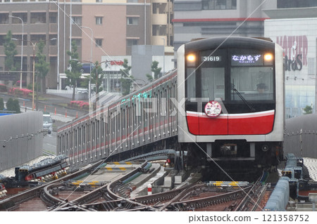 大阪地鐵禦堂筋線 30000 系列車抵達箕面茅野站（北大阪急行支線 HM） 121358752