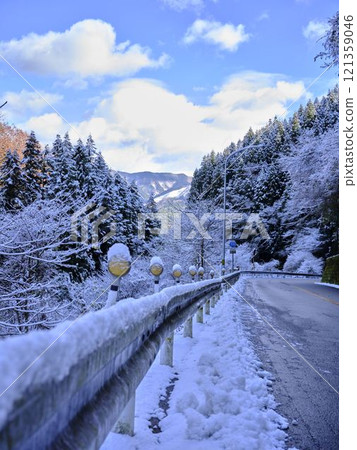 Freezing road surface Freezing road surface 121359046