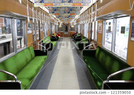 [M] Direct connection to the Midosuji Subway Line: Kita-Osaka Kyuko Railway Namboku Line 8000 series (inside the train) 121359050