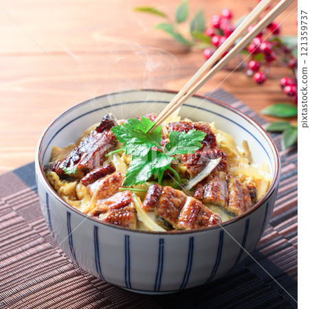 Unatama-don (Soft and fluffy eel with egg on rice) 121359737