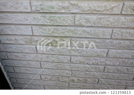 Dirty outer wall 121359813