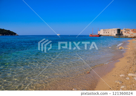 Beautiful beach on the Adriatic Sea in Dubrovnik 121360024