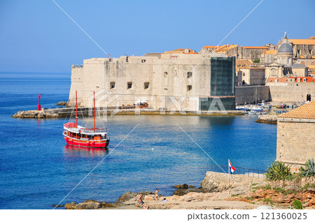 Beautiful beach on the Adriatic Sea in Dubrovnik 121360025