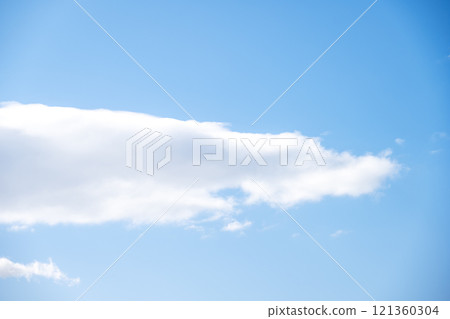 Winter sky, blue sky, sunny, December, material [Tokyo] 121360304