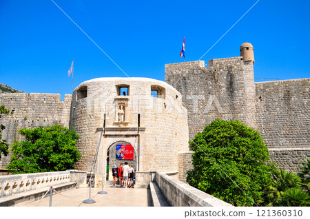 Pile Gate in the Old City Walls of Dubrovnik 121360310