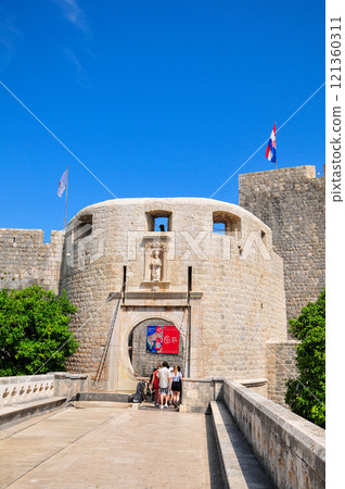Pile Gate in the Old City Walls of Dubrovnik 121360311