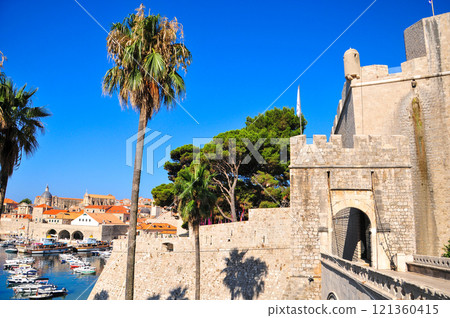 Ploce Gate in the Old City Walls of Dubrovnik Ploce Gate in the Old City Walls of Dubrovnik 121360415