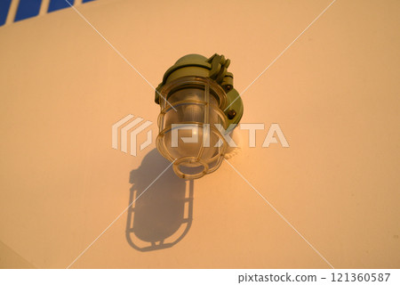 晨光照亮的渡輪燈光2 晨光照亮的渡輪燈光2 121360587