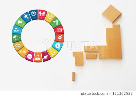 SDGS 標記和木製日本 121362522