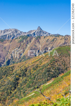 從銀座全景看到的喜作新道和矢梨岳、北阿爾卑斯山、大天陽山全景銀座垂直登山 121362540
