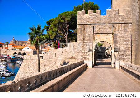 Beautiful old town of Dubrovnik in Croatia 121362742