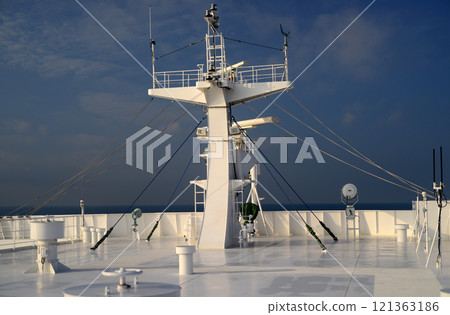 Main mast of a ferryboat on the Seto Inland Sea route Main mast of a ferryboat on the Seto Inland Sea route 121363186