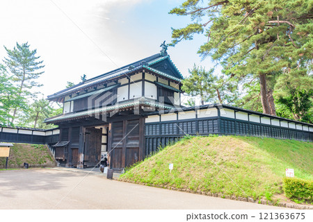 青森縣弘前市津輕城蹟、弘前城(史蹟)、三之丸大手門(重要古蹟) 青森縣弘前市津輕城蹟、弘前城(史蹟)、三之丸大手門(重要古蹟) 121363675