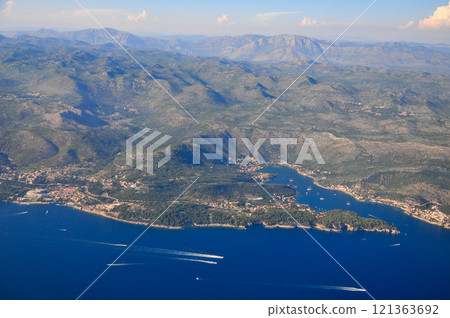 從飛機上看到克羅埃西亞杜布羅夫尼克周圍的美麗景色 121363692