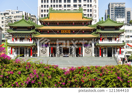 Building view of the Sunfong (Sanfeng) Temple in Kaohsiung, Taiwan, enshrined to the Neza (also known as Marshal of the Central Altar). 121364410