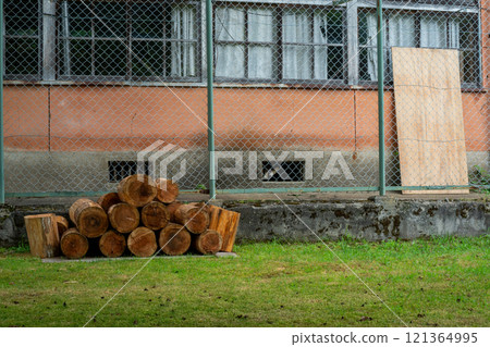 This photo was taken at the former Kyoto Municipal Ohara Elementary School Momoi Branch School, which is now closed. 121364995