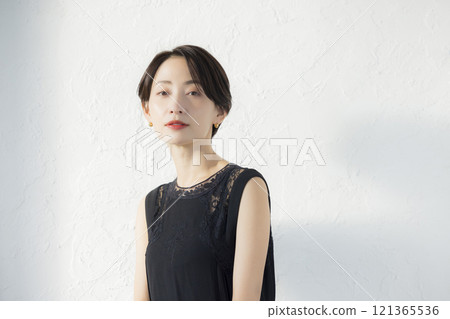 短髮女人 121365536