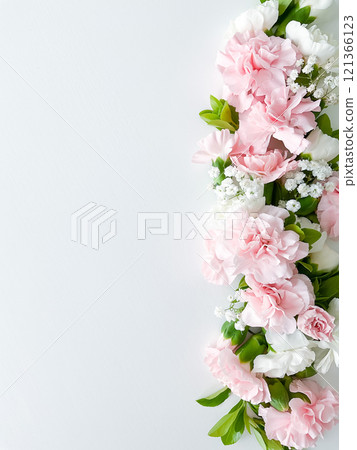 Close up photo of a bouquet of pink and white 121366123