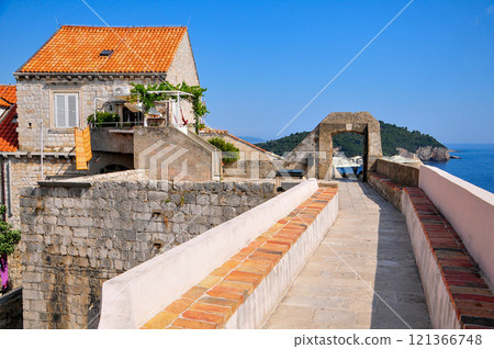 Beautiful view of Dubrovnik from the city walls 121366748