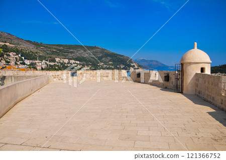 從城牆上欣賞杜布羅夫尼克的美景 121366752